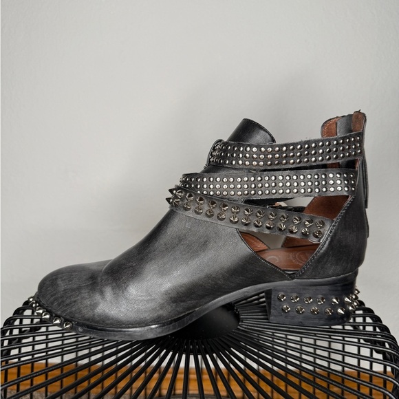 Jeffrey Campbell Everly Studded Brushed Black Ankle Boots Size 9.5 - Picture 5 of 10